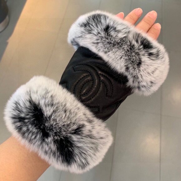 Chanel plush thermal fingerless gloves - Picture 2 of 8